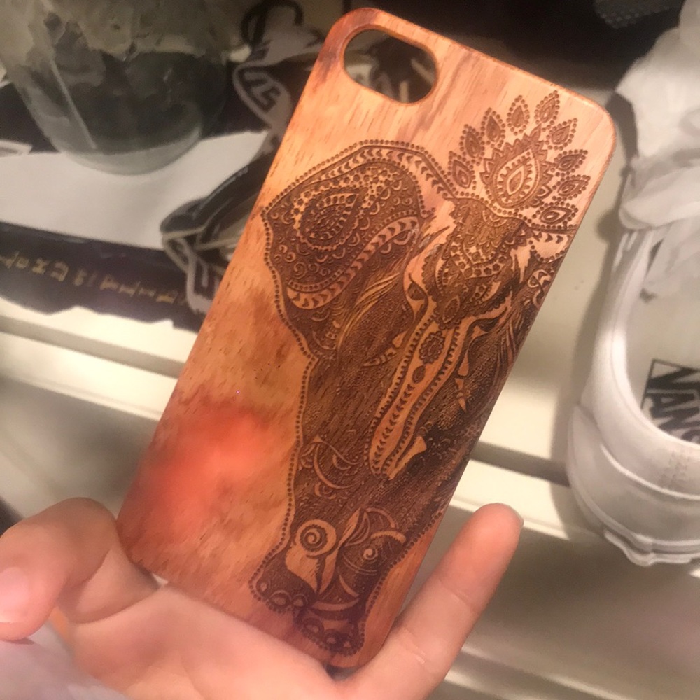 wooden iphone elephant case
